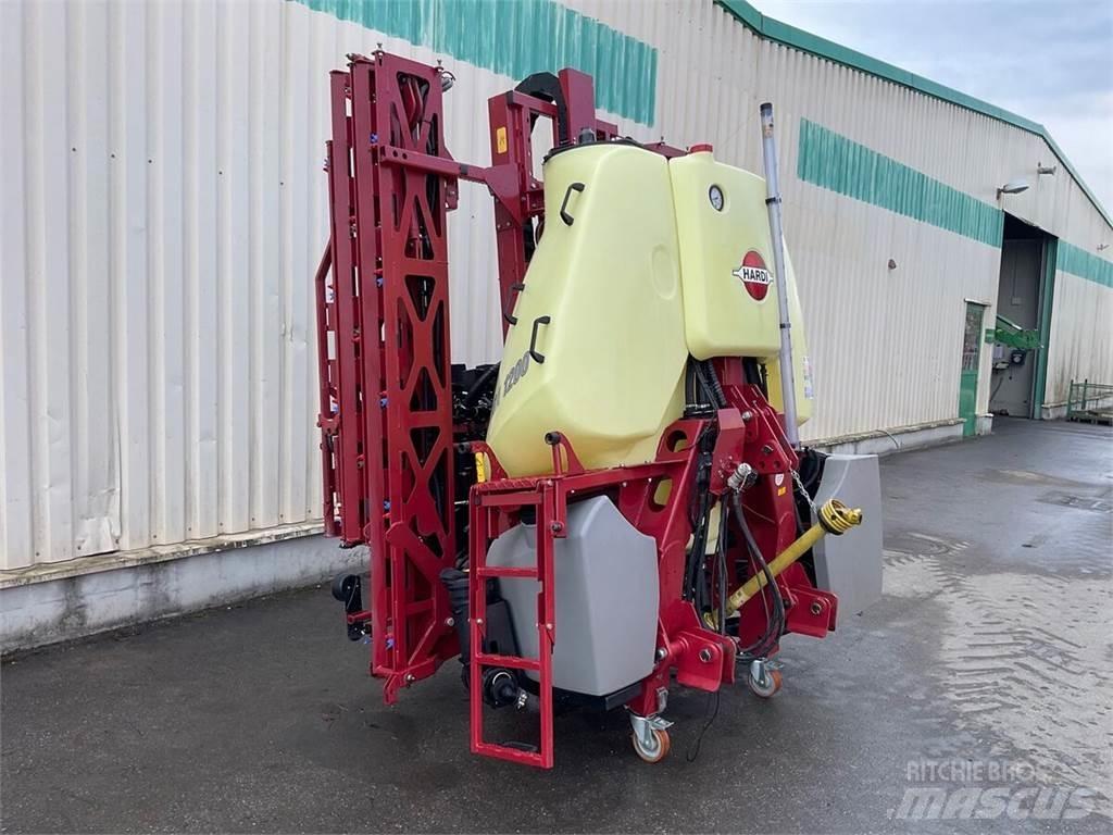 Hardi MEGA 1200 牵引式喷雾机