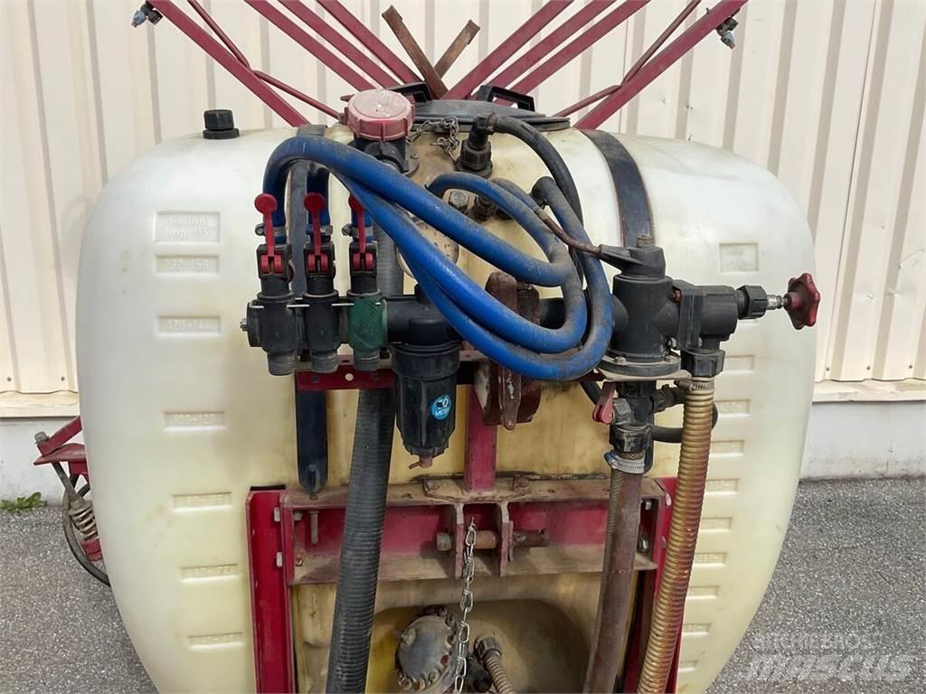 Hardi NK 600 牵引式喷雾机