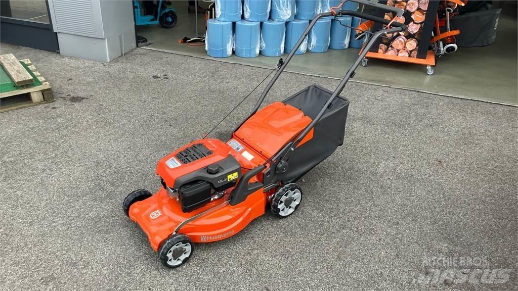 Husqvarna LC 247S 骑乘式割草机