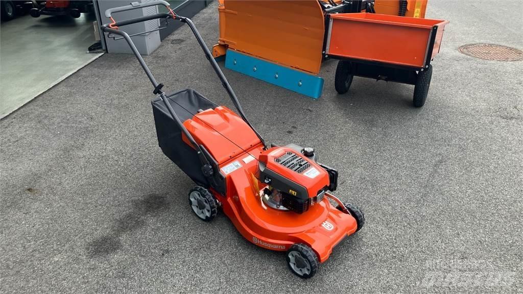 Husqvarna LC 247S 骑乘式割草机