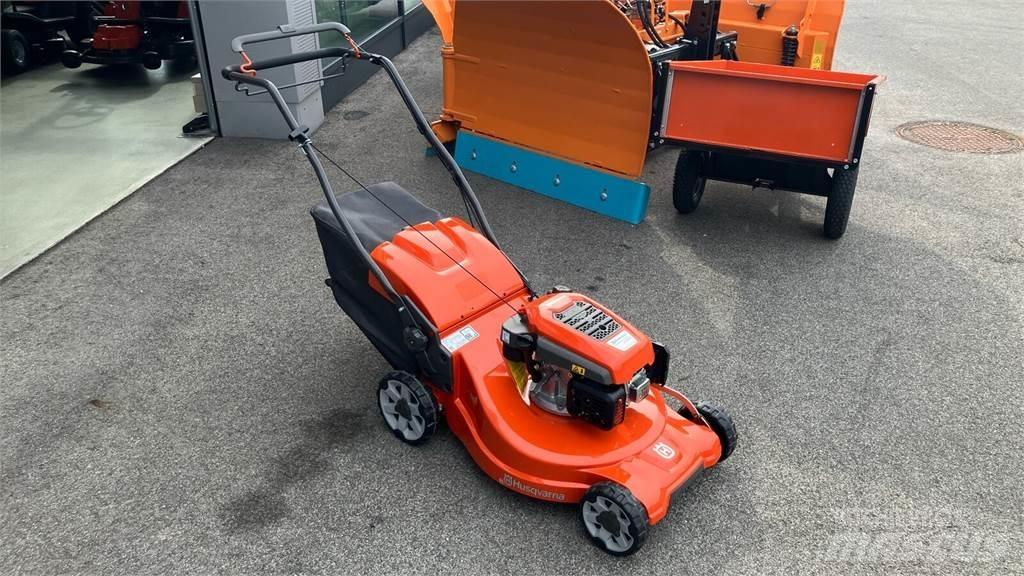 Husqvarna LC 253S 骑乘式割草机