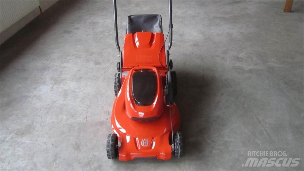 Husqvarna LC 347iVX 骑乘式割草机
