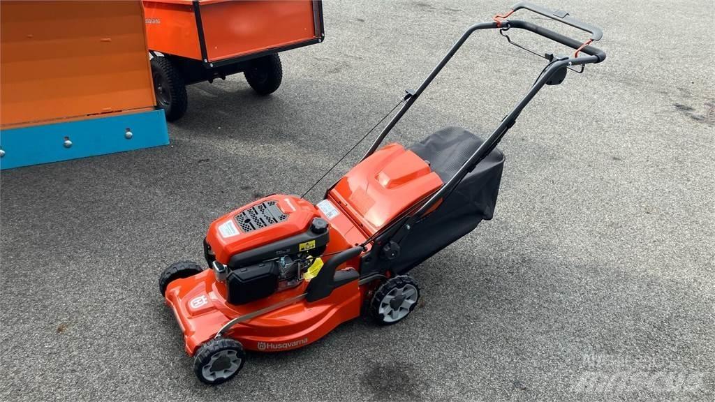 Husqvarna LC 347V 骑乘式割草机
