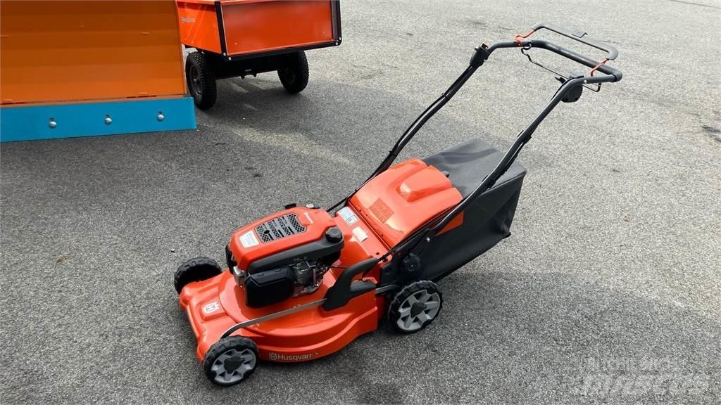 Husqvarna LC 353VE 骑乘式割草机