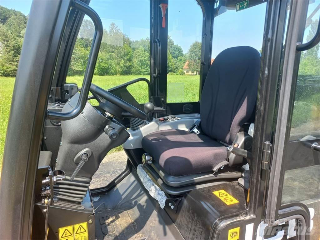JCB 403 Agri 前装载和挖掘机