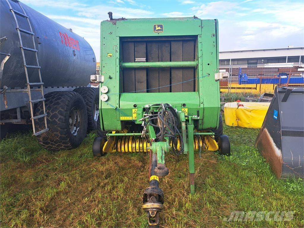 John Deere 570 圆捆打捆机