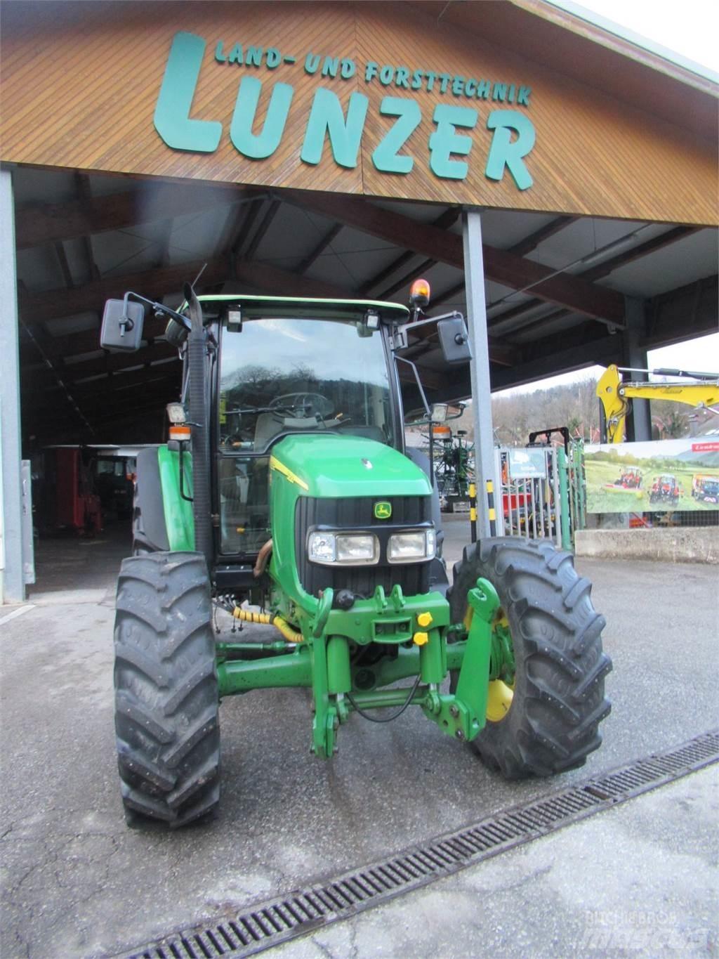 John Deere 5820 拖拉机/农用车