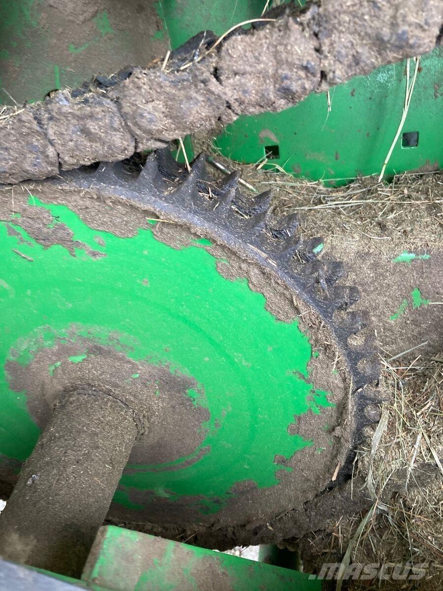 John Deere 592C 圆捆打捆机