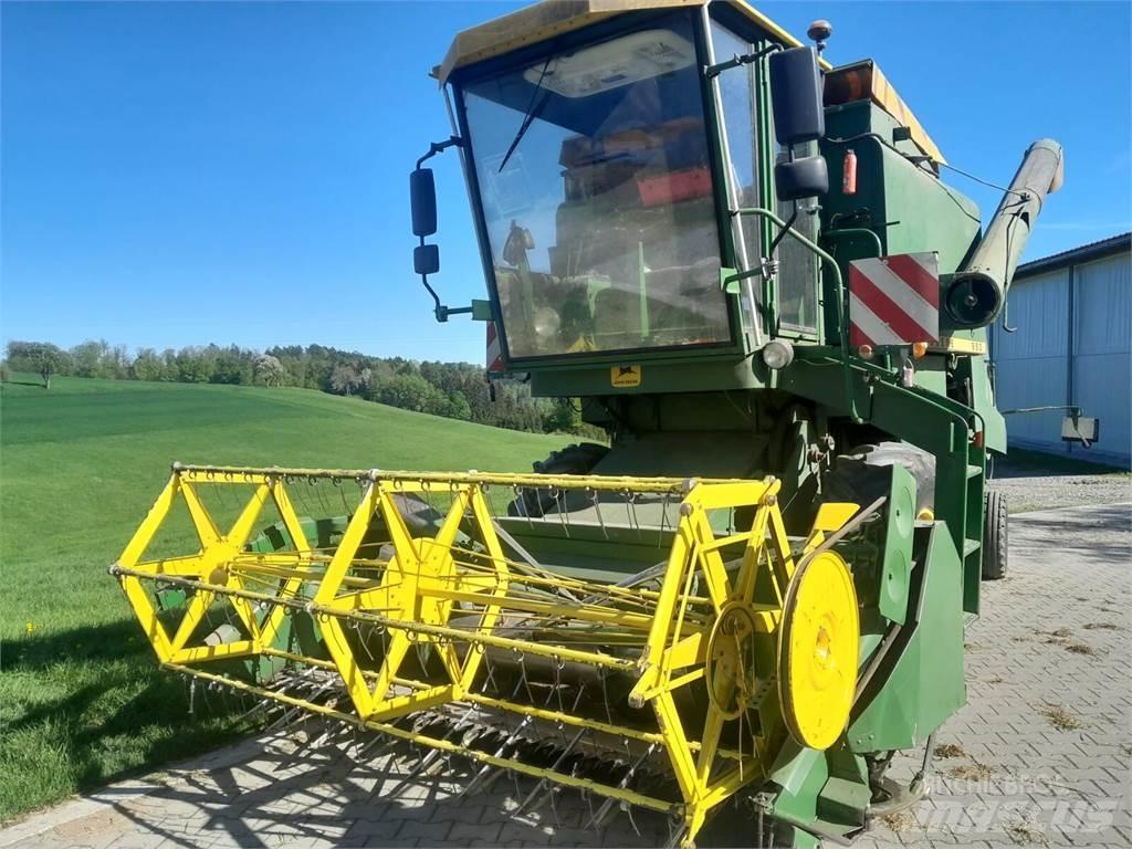John Deere 950 联合收割机
