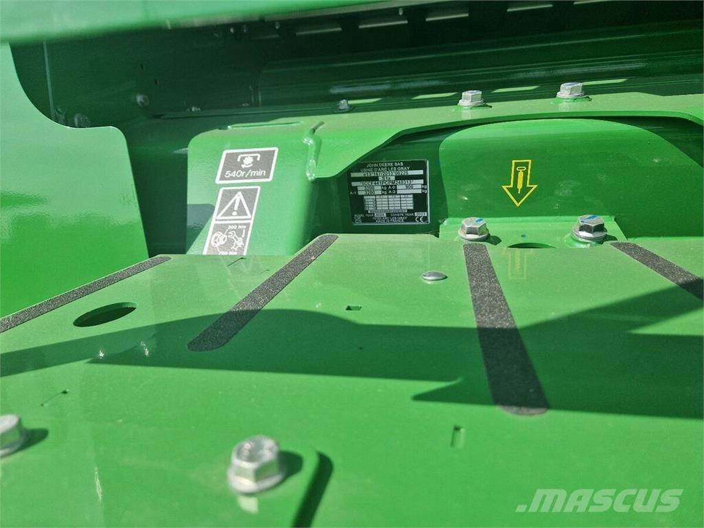 John Deere F441M 圆捆打捆机