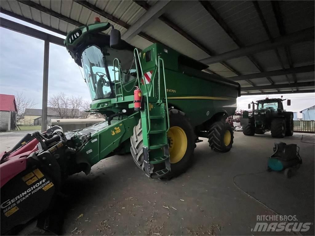 John Deere S670i 联合收割机