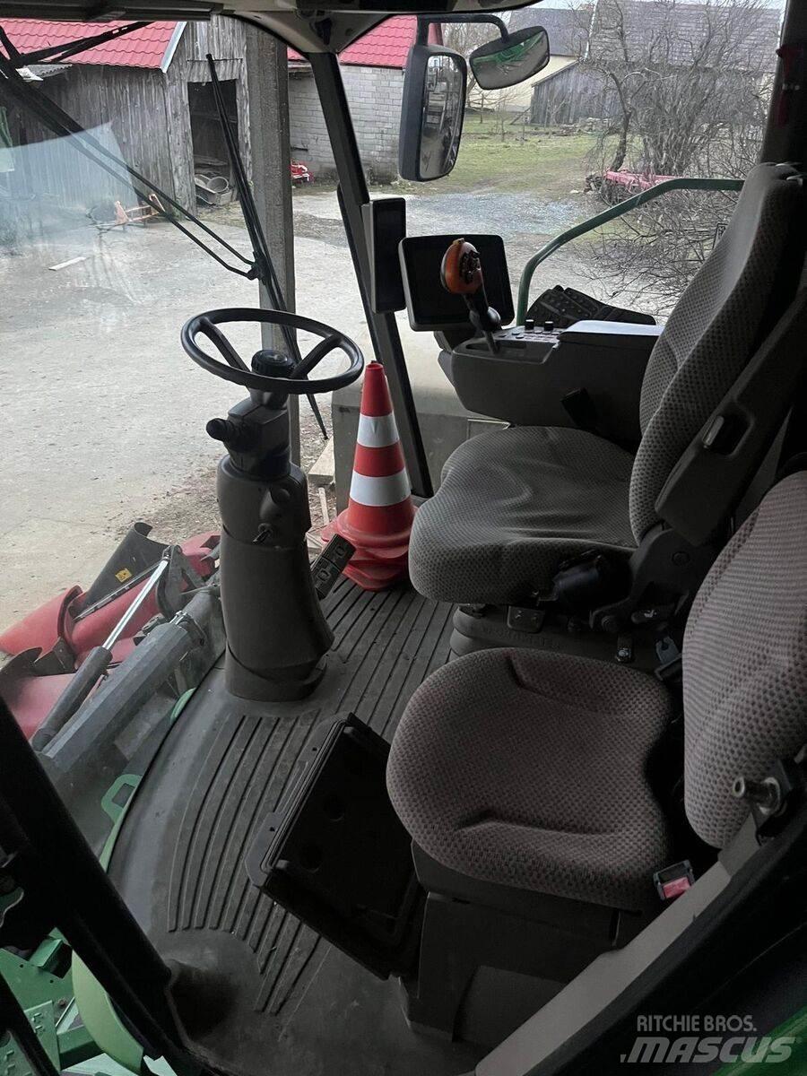 John Deere S670i 联合收割机