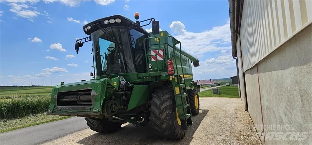 John Deere T550 联合收割机