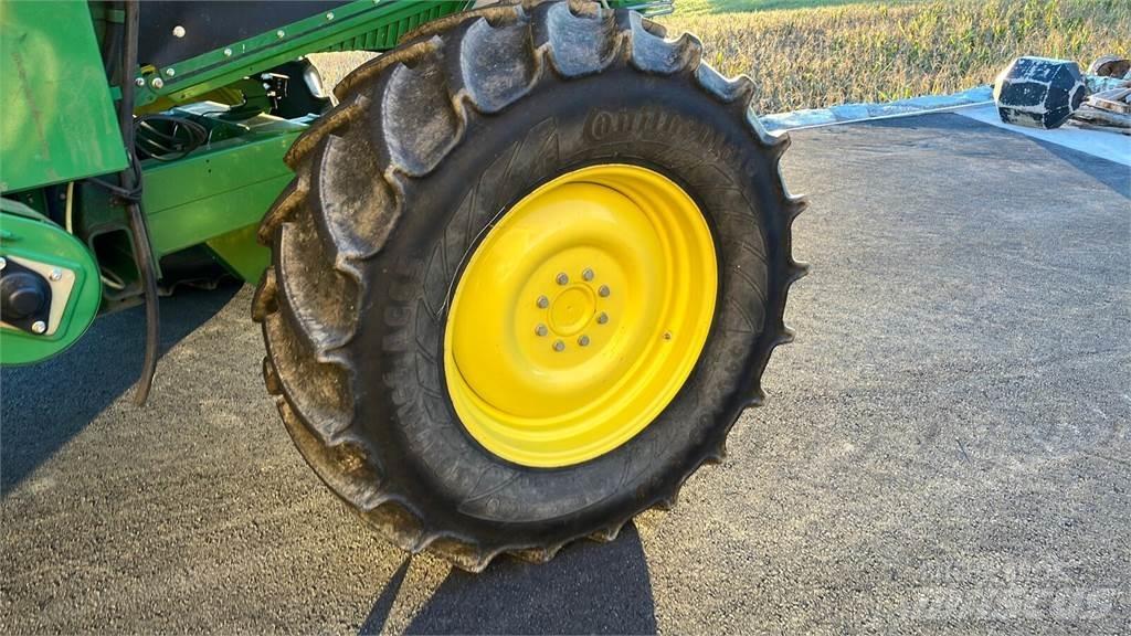 John Deere T550 HM 联合收割机