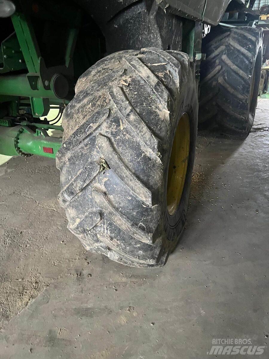 John Deere T670 联合收割机