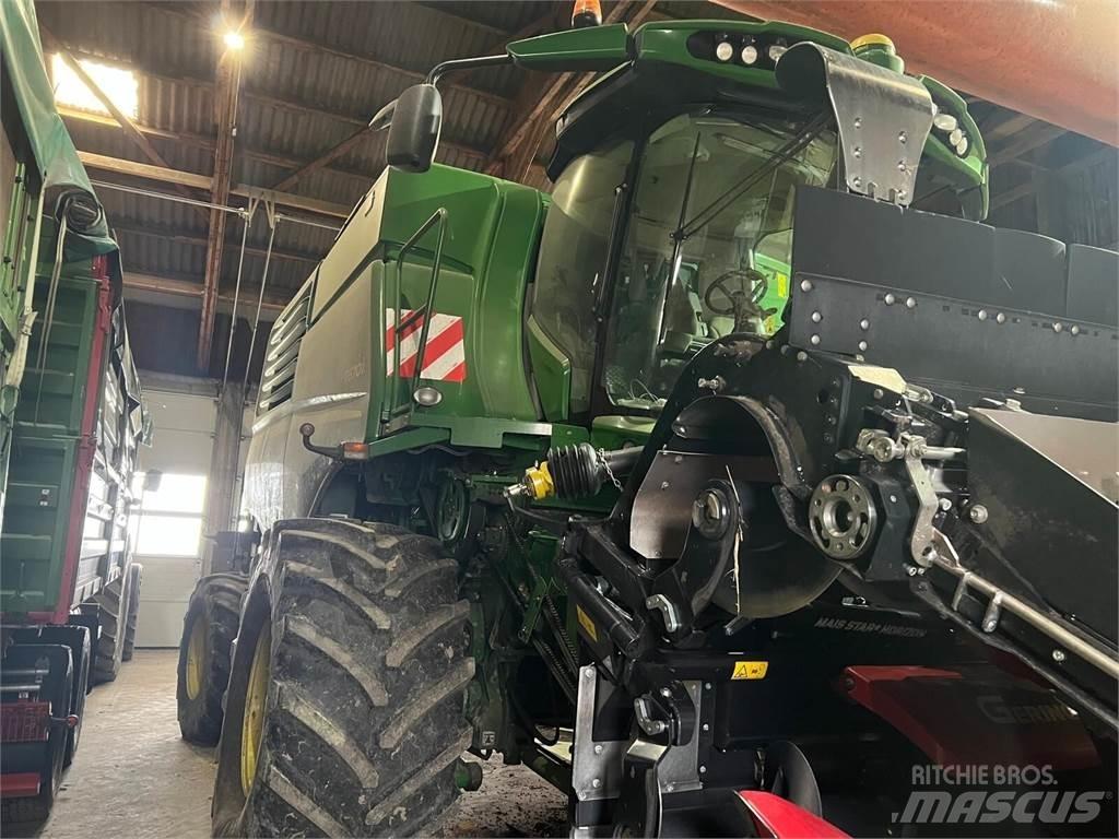 John Deere T670 联合收割机