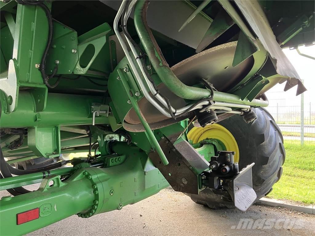 John Deere T670 联合收割机
