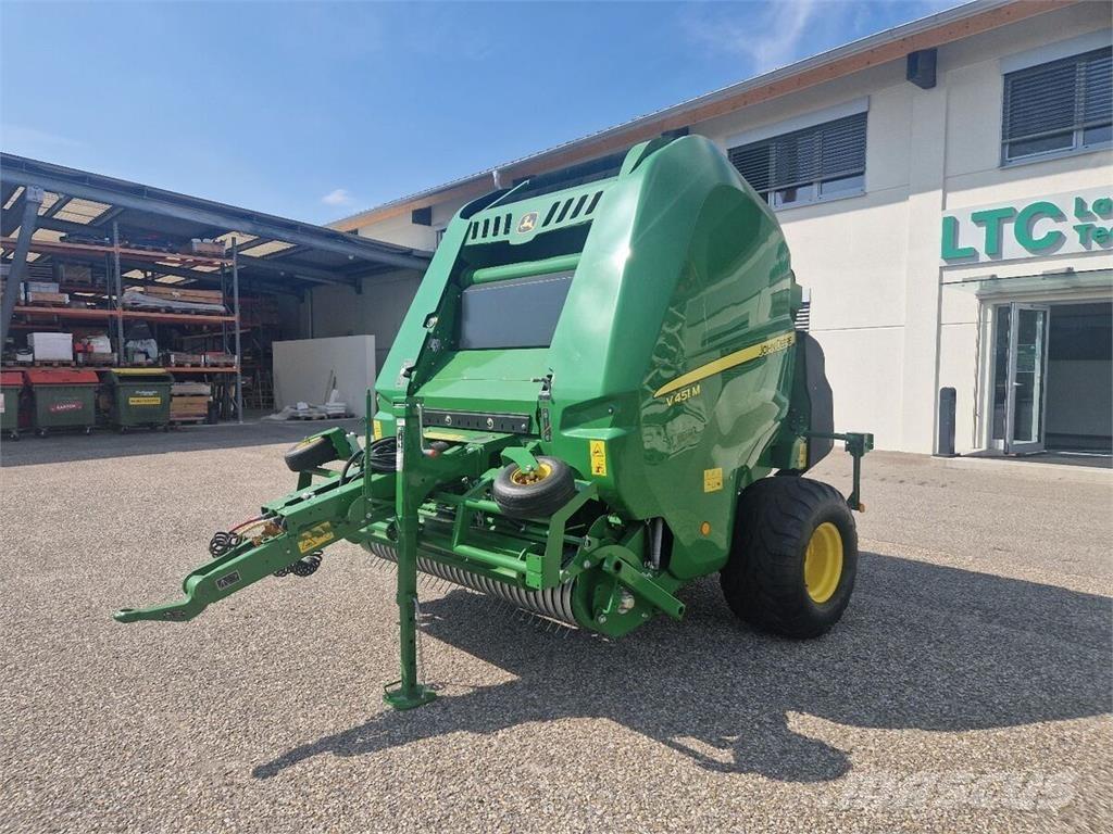 John Deere V451M 圆捆打捆机