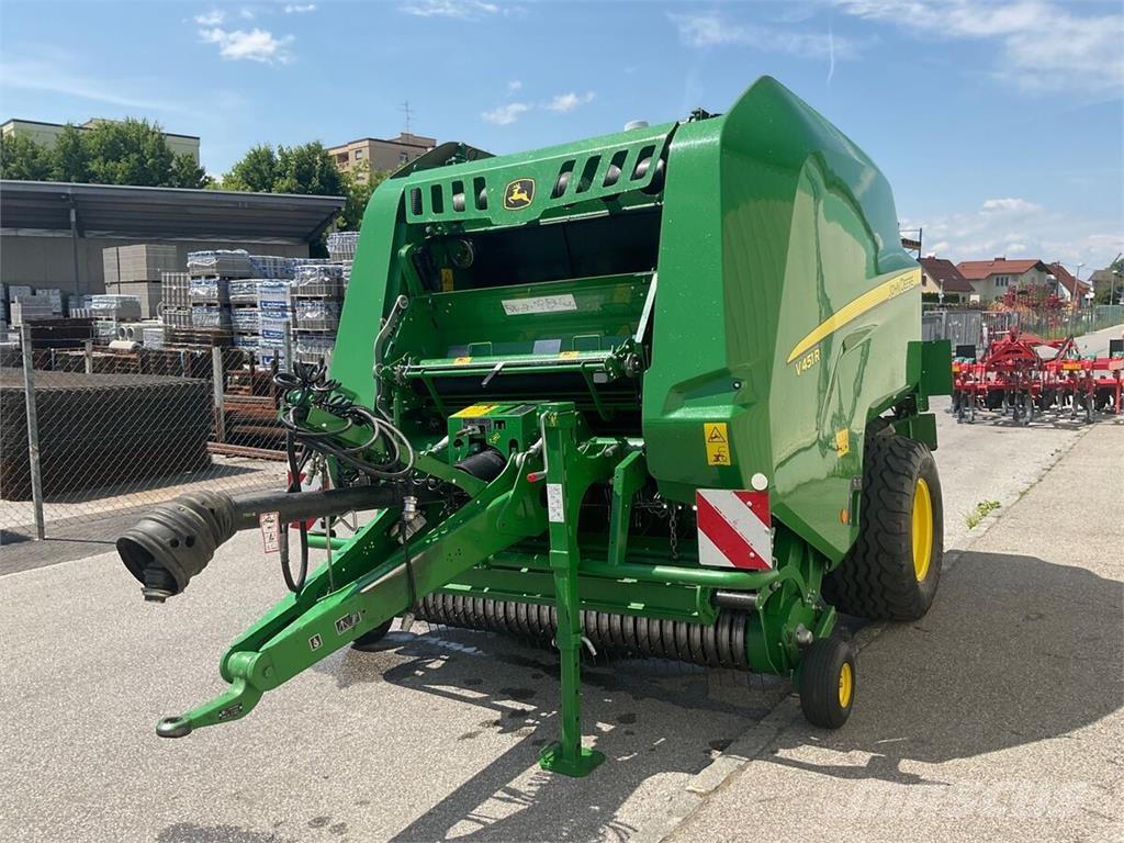 John Deere V451R 圆捆打捆机