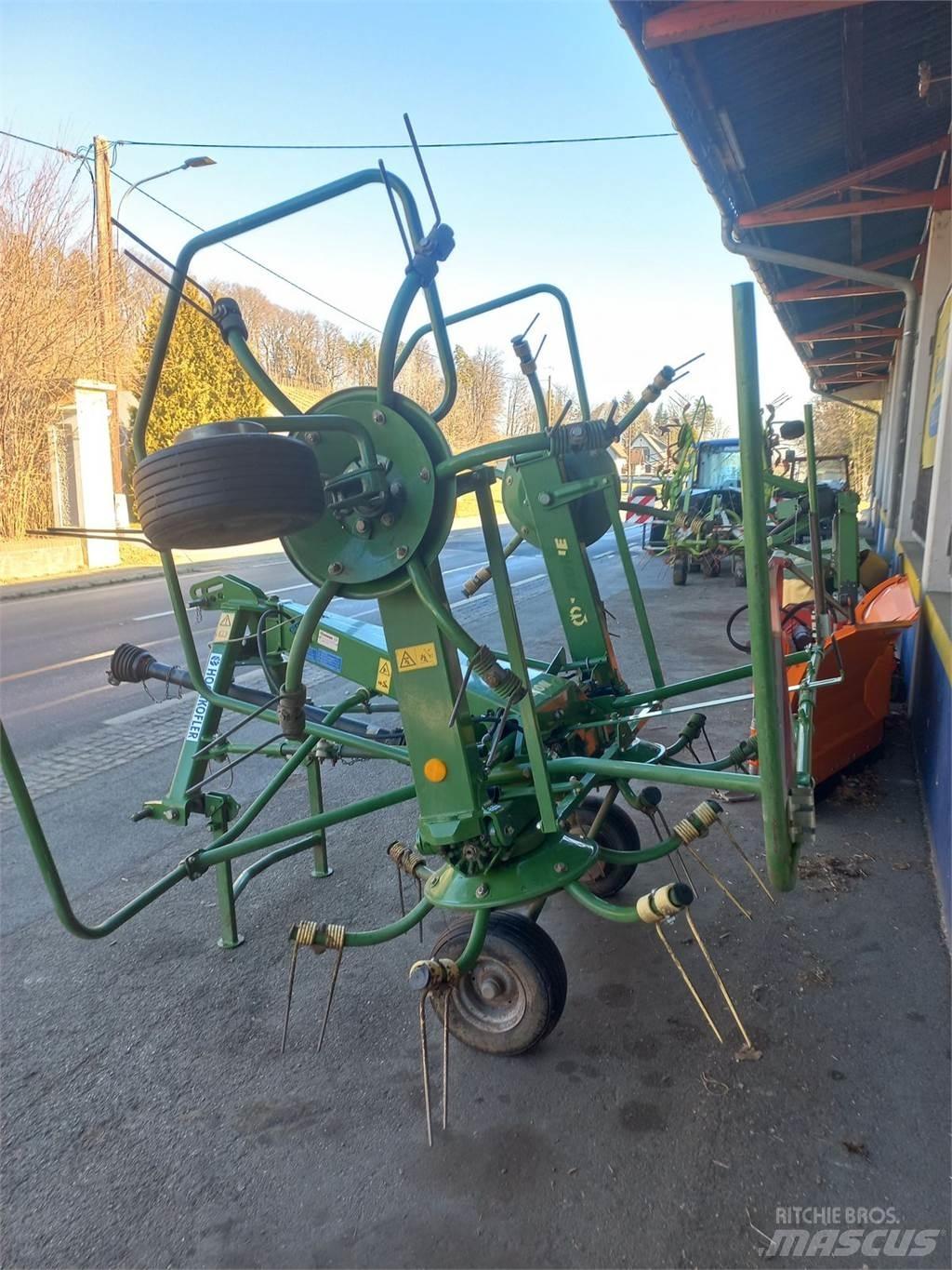 Krone KW 4.62 犁耙和摊草机