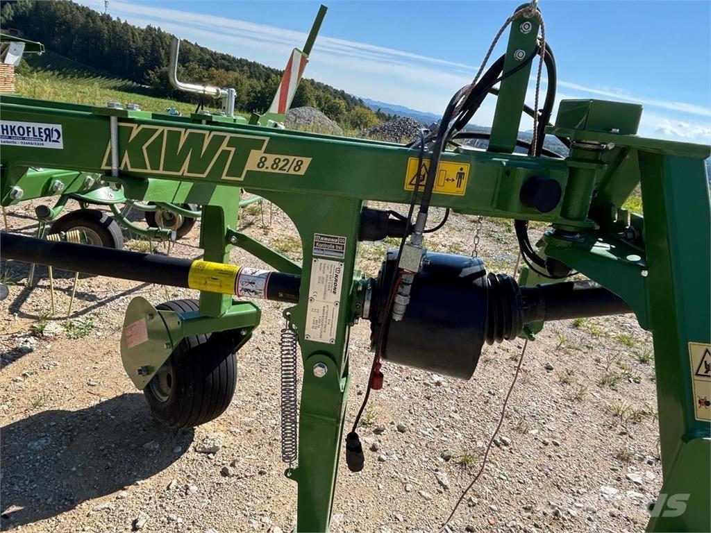 Krone KWT 882/8 犁耙和摊草机