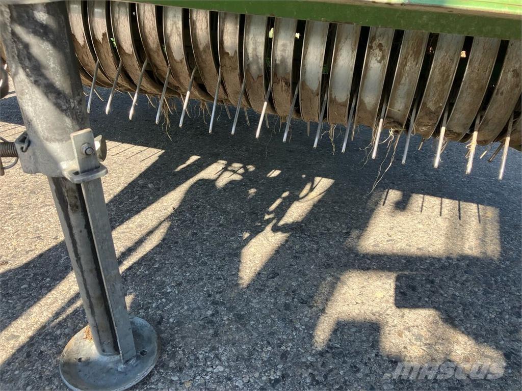 Krone V 150 XC 圆捆打捆机