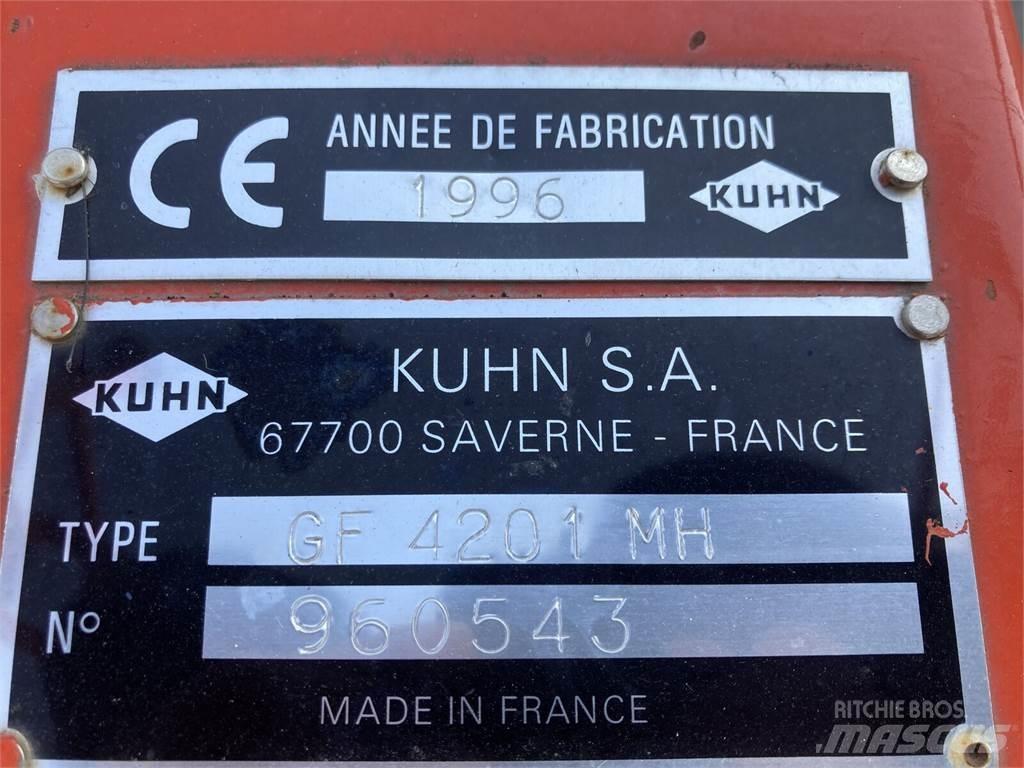 Kuhn GF 4201 HM 犁耙和摊草机