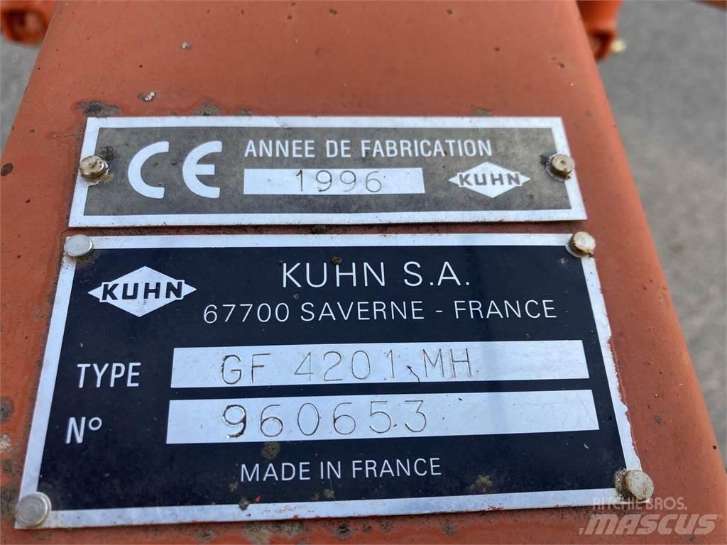 Kuhn GF 4201 MH 犁耙和摊草机