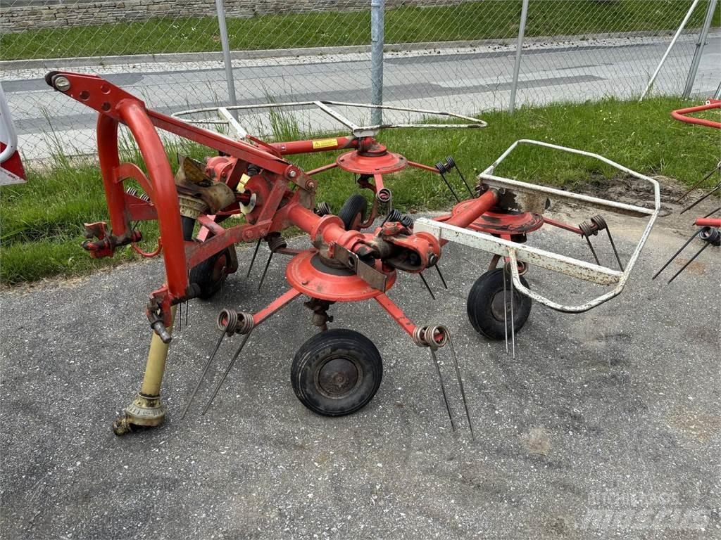 Kuhn GF 440 P 犁耙和摊草机