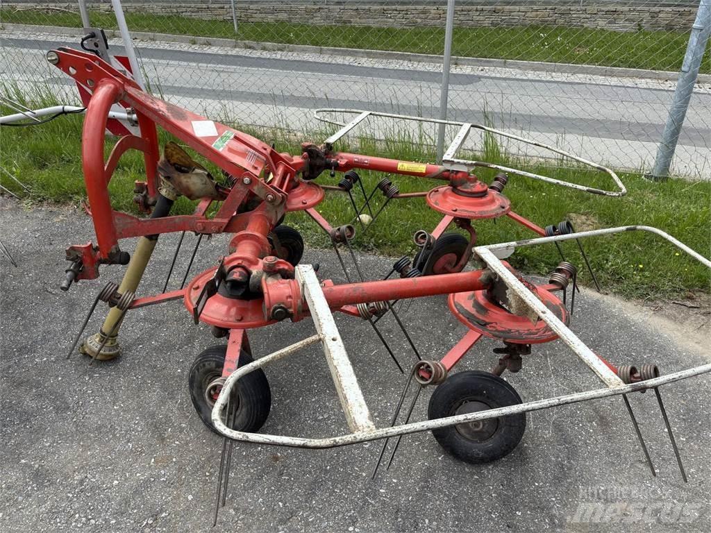 Kuhn GF 440 P 犁耙和摊草机