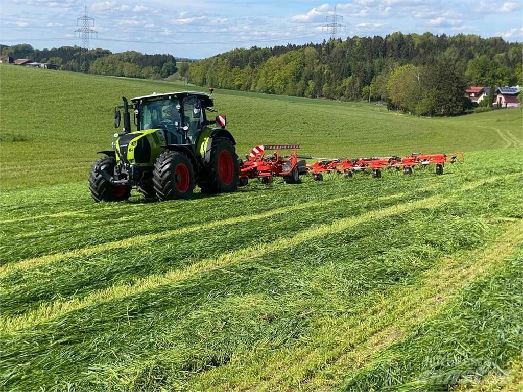 Kuhn GF13003 T 犁耙和摊草机