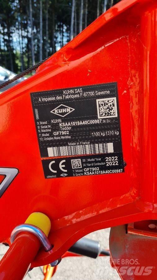 Kuhn GF8703 犁耙和摊草机