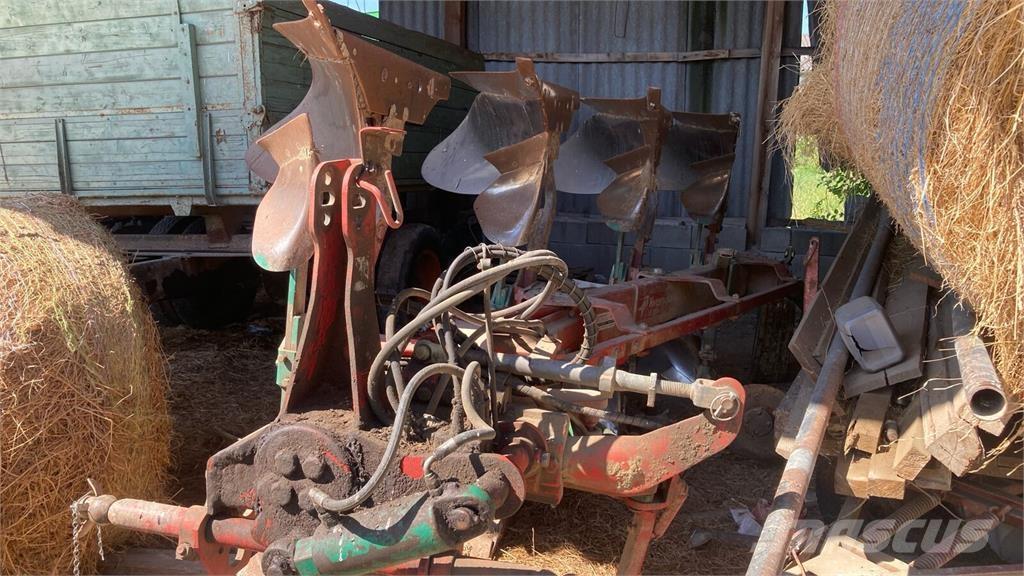 Kverneland LB 100 传统犁