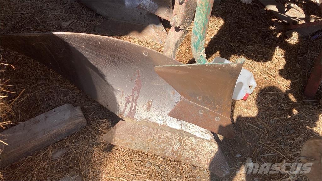 Kverneland LB 100 传统犁