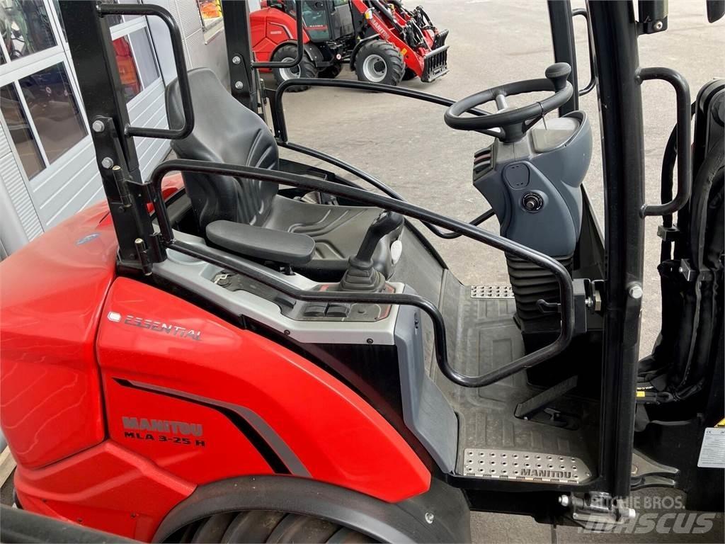 Manitou MLA 3-25 前装载和挖掘机