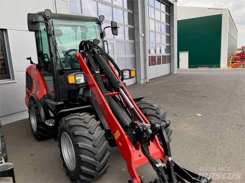 Manitou MLA 5-50 前装载和挖掘机