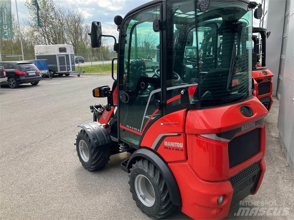 Manitou MLA2-25 前装载和挖掘机