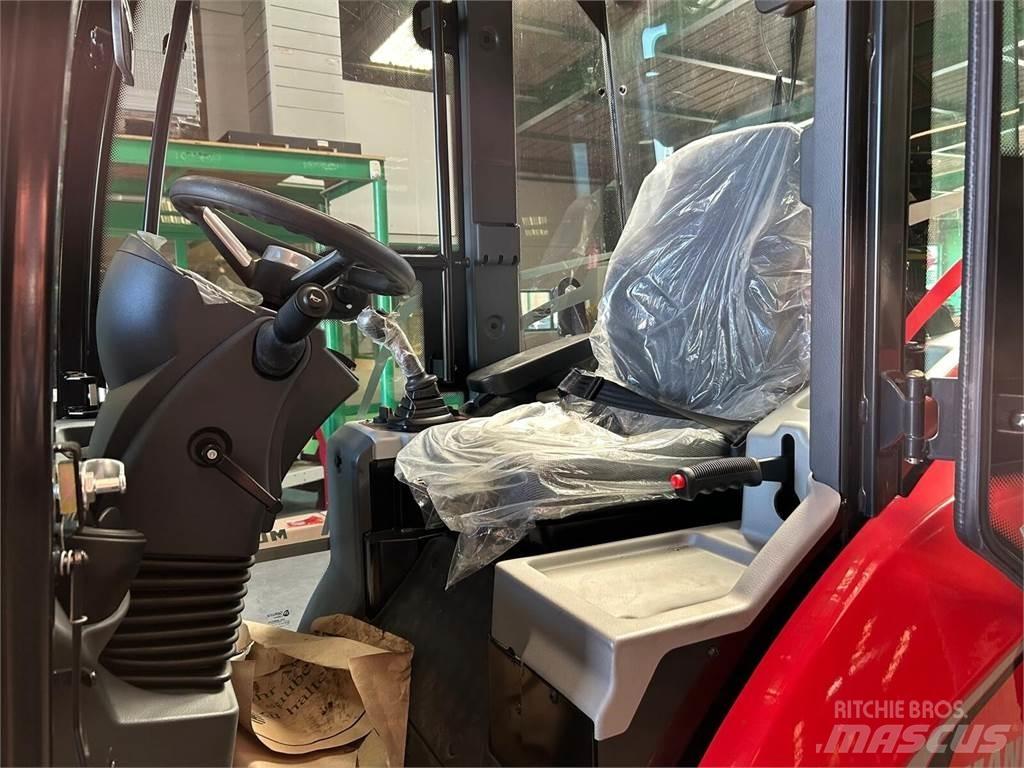 Manitou MLA5-50 前装载和挖掘机