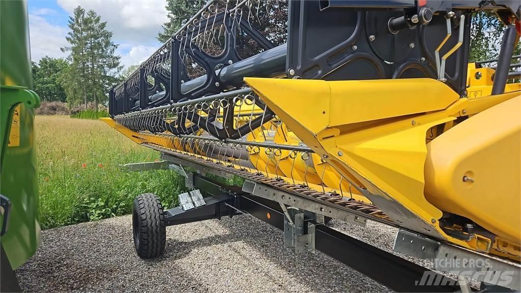 New Holland CX8040 联合收割机