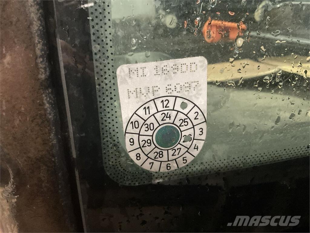 New Holland T7050 拖拉机/农用车