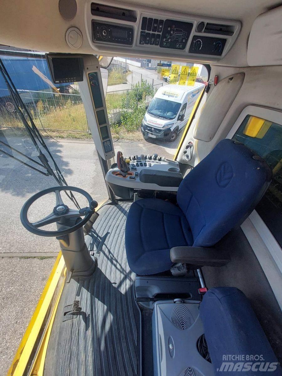 New Holland TC5070 联合收割机
