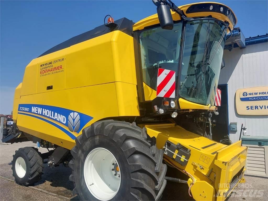 New Holland TC5070 联合收割机
