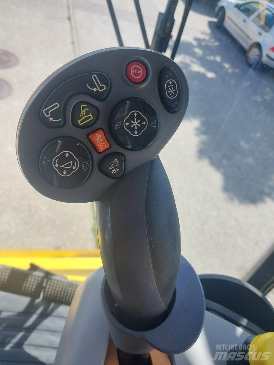 New Holland TC5070 联合收割机