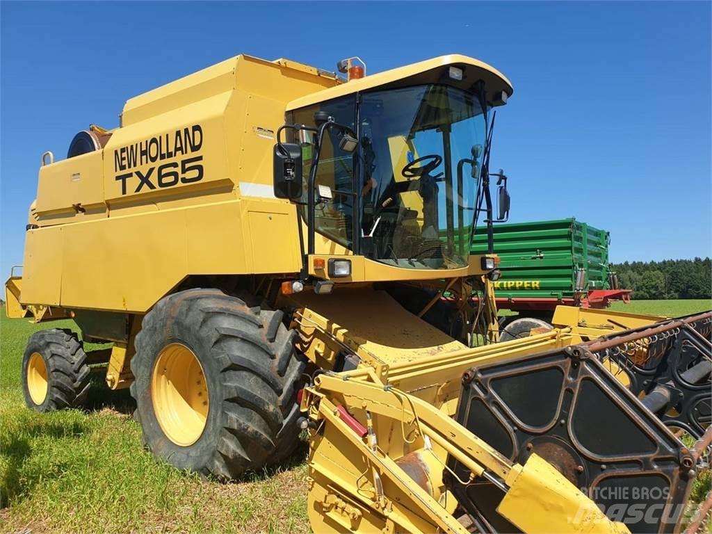 New Holland TX 65 联合收割机