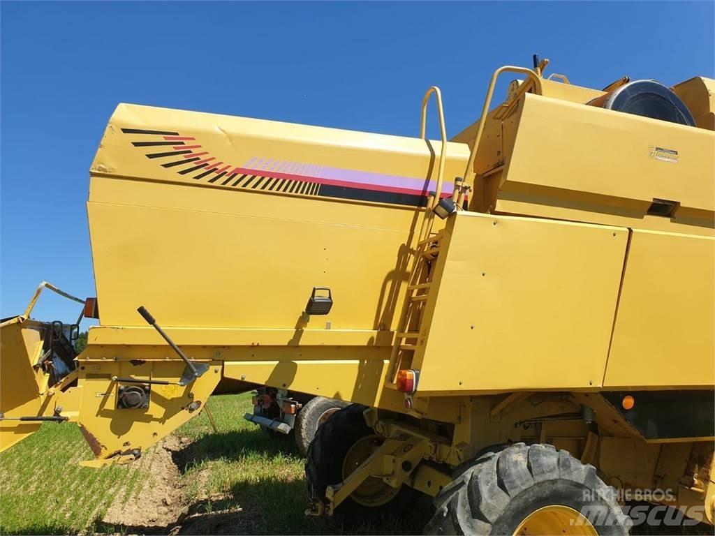 New Holland TX 65 联合收割机