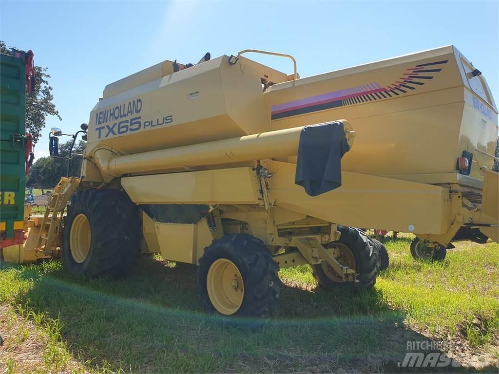 New Holland TX 65 联合收割机