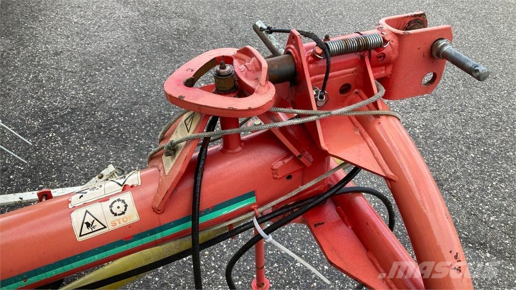 Pöttinger Hit 54N 犁耙和摊草机