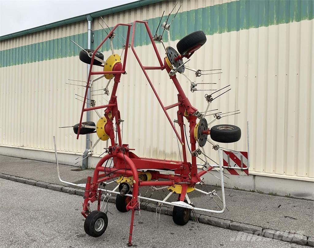 Pöttinger HIT 69 N 犁耙和摊草机