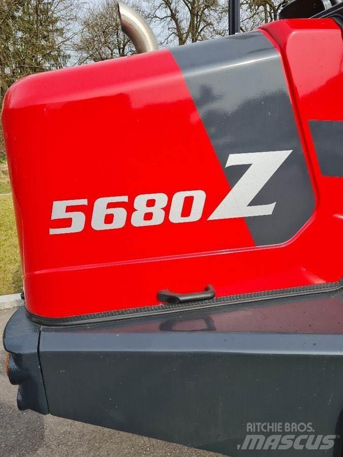 Schäffer 5680Z 前装载和挖掘机