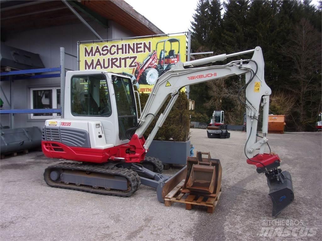 Takeuchi TB 235 小型挖掘机